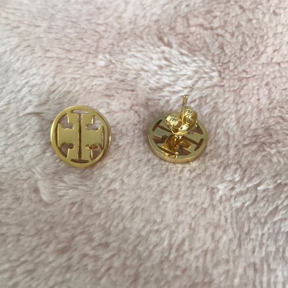 New double T beautiful Studs gold stainless - Picture 2 of 2